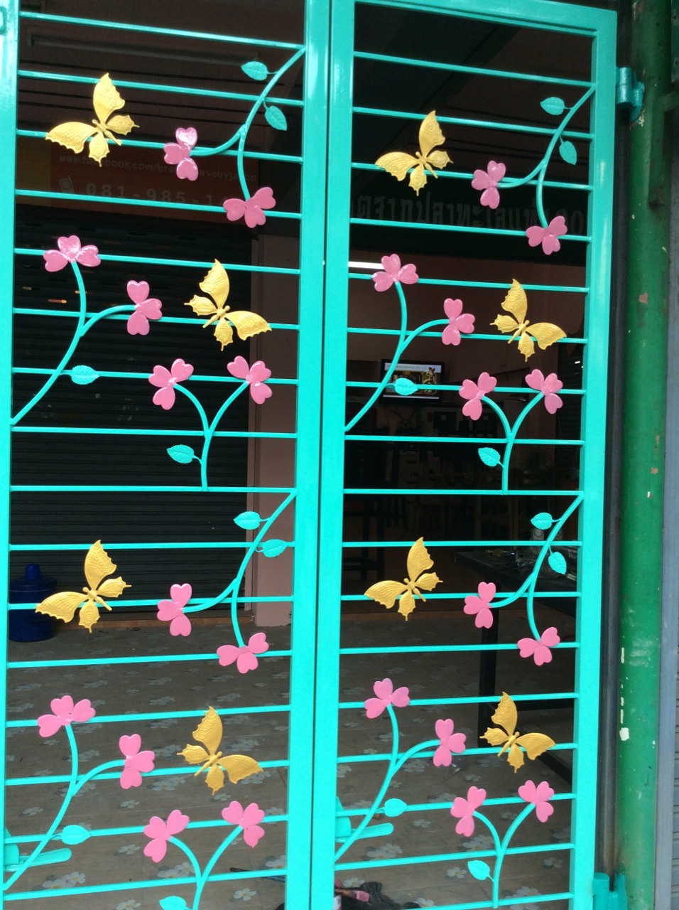 หน้าต่างเหล็กดัดลายดอก — ร้านสินเจริญ บางกรวย