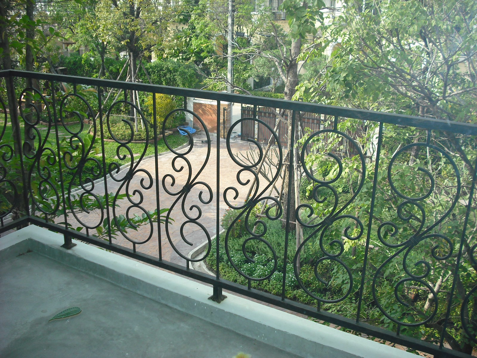 ราวระเบียงสแตนเลสอพาร์ตเมนต์ — ร้านสินเจริญ บางกรวย