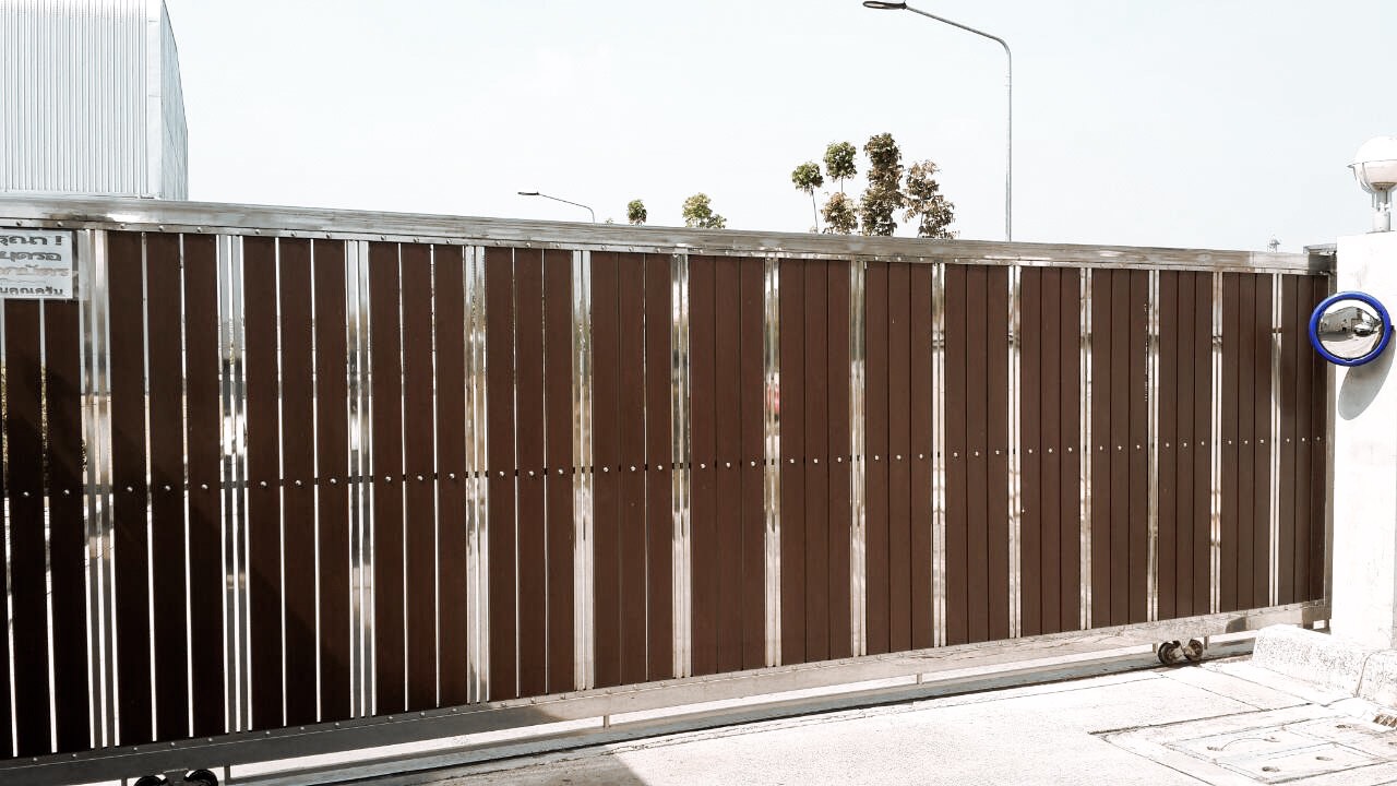 ประตูรั้วสแตนเลสผสมลวดลาย — ร้านสินเจริญ บางกรวย